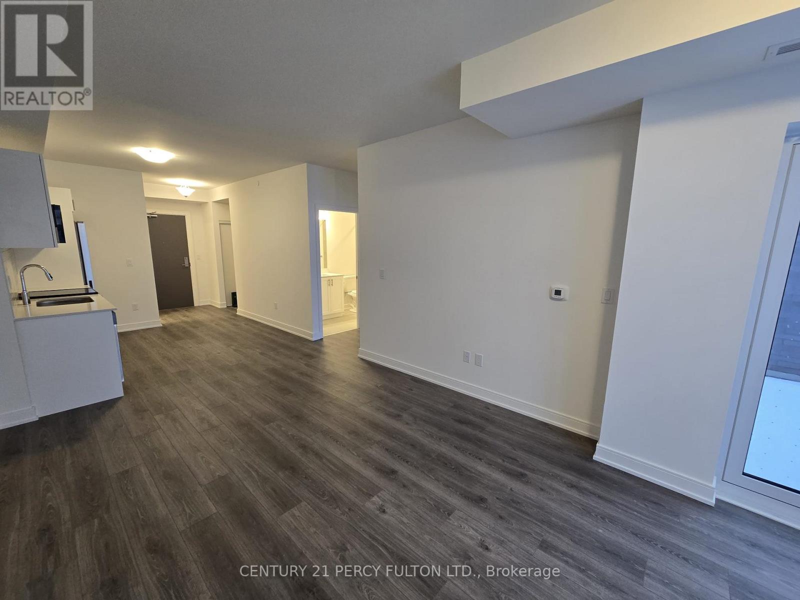 201b - 705 Davis Drive, Newmarket, Ontario  L3Y 2R3 - Photo 3 - N12671706