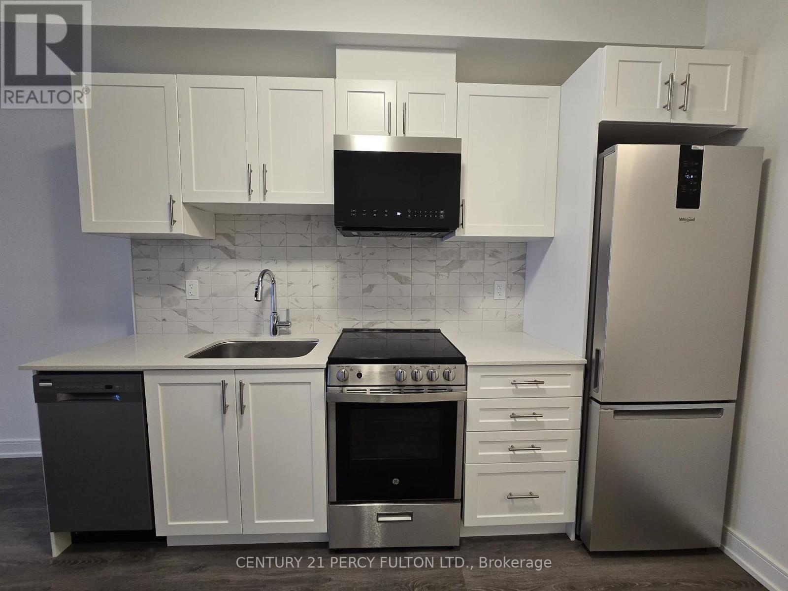 201b - 705 Davis Drive, Newmarket, Ontario  L3Y 2R3 - Photo 5 - N12671706