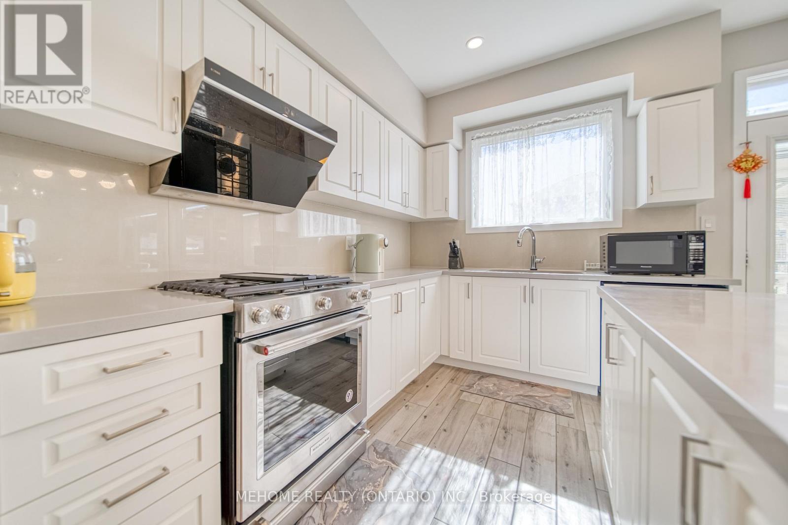 7 Proud Court, Aurora, Ontario  L4G 7B7 - Photo 10 - N12671750