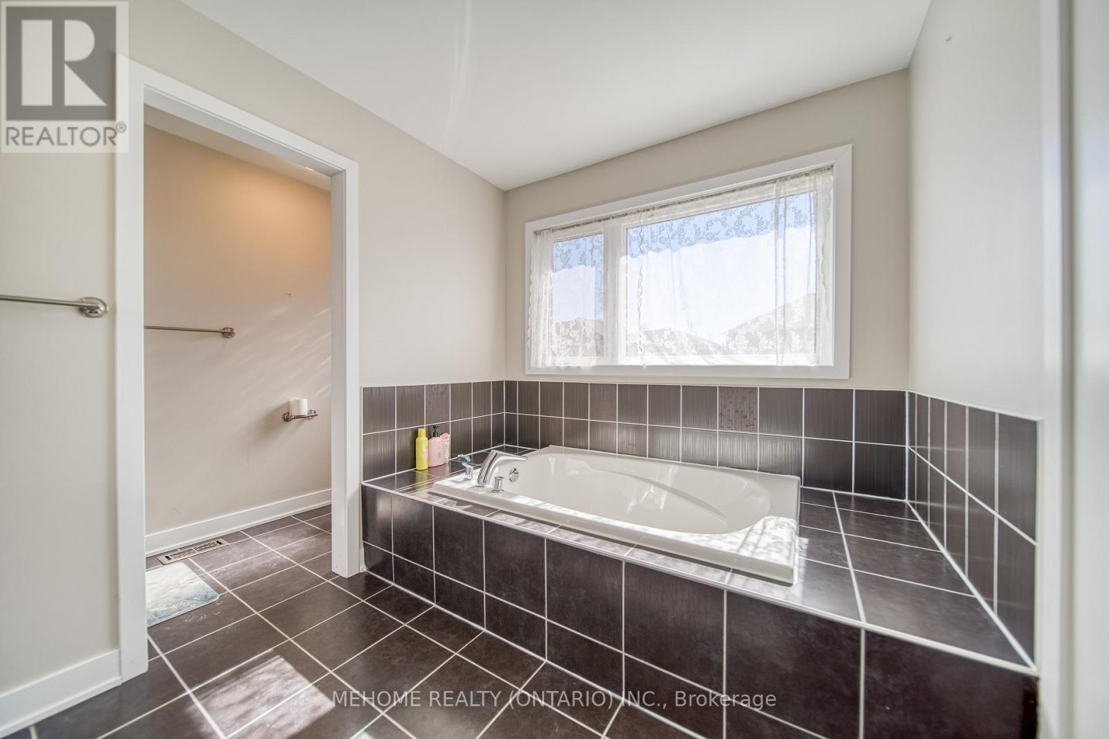 7 Proud Court, Aurora, Ontario  L4G 7B7 - Photo 25 - N12671750