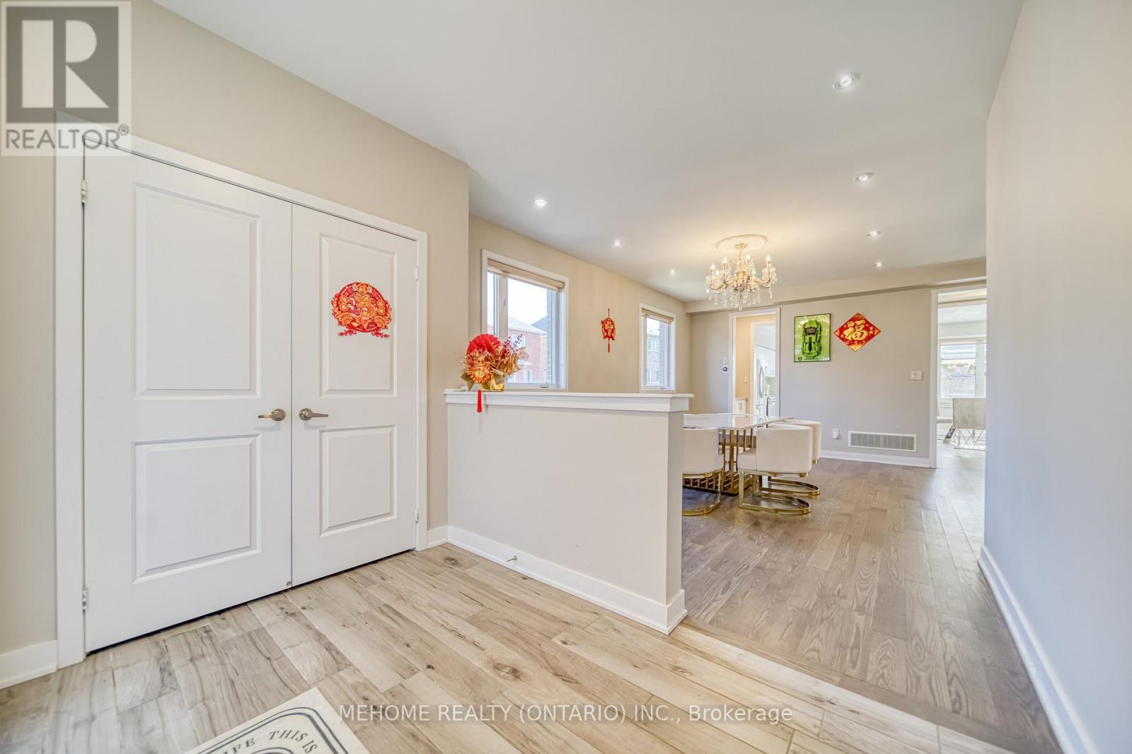 7 Proud Court, Aurora, Ontario  L4G 7B7 - Photo 4 - N12671750