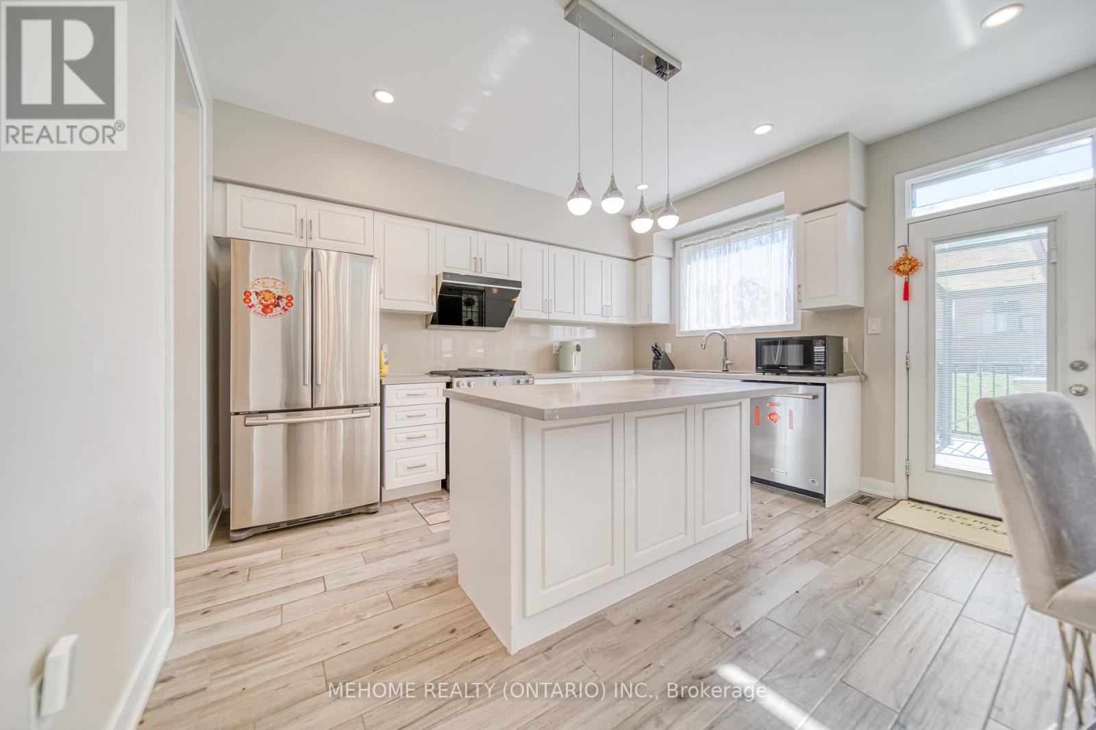 7 Proud Court, Aurora, Ontario  L4G 7B7 - Photo 9 - N12671750