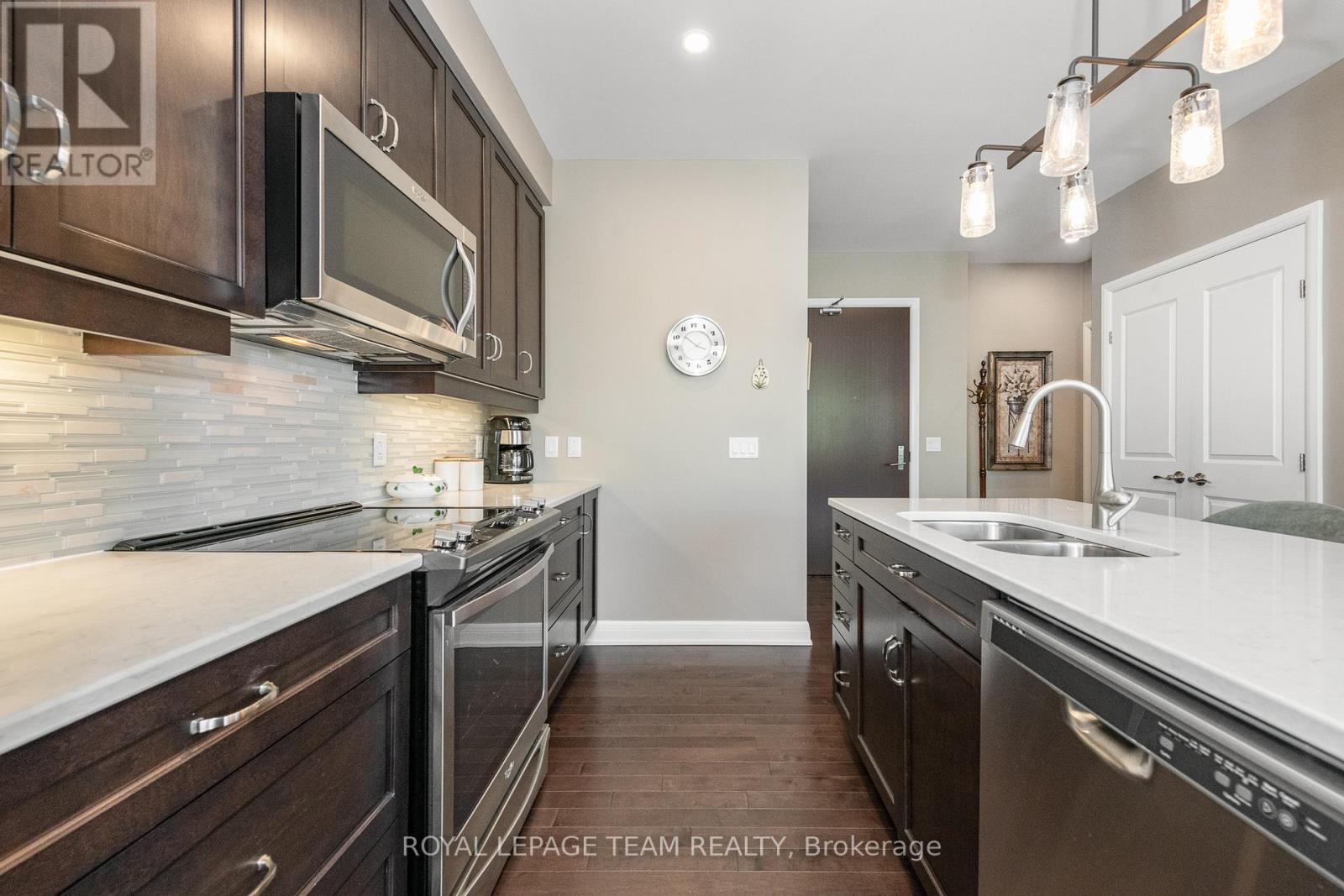 302 - 190 Boundstone Way, Ottawa, Ontario  K2T 0M9 - Photo 12 - X12415336