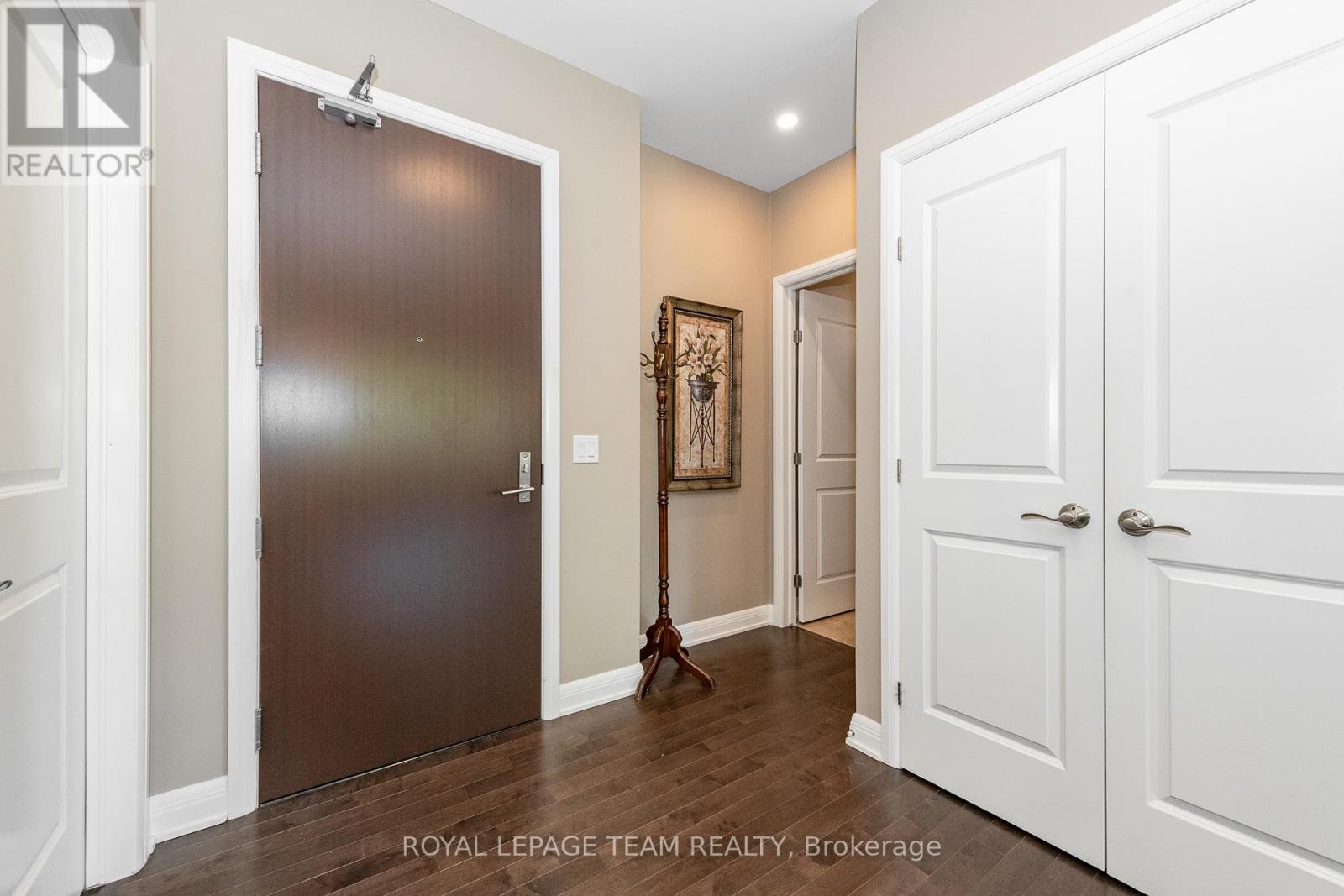 302 - 190 Boundstone Way, Ottawa, Ontario  K2T 0M9 - Photo 7 - X12415336