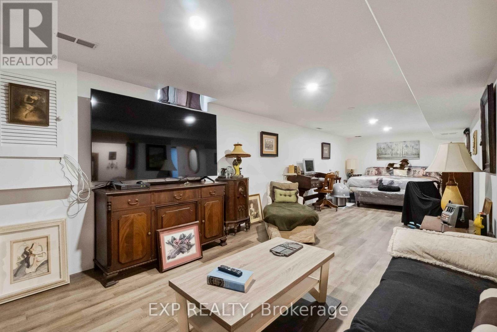 2092 Legrand Crescent, Ottawa, Ontario  K1E 3T6 - Photo 23 - X12461258