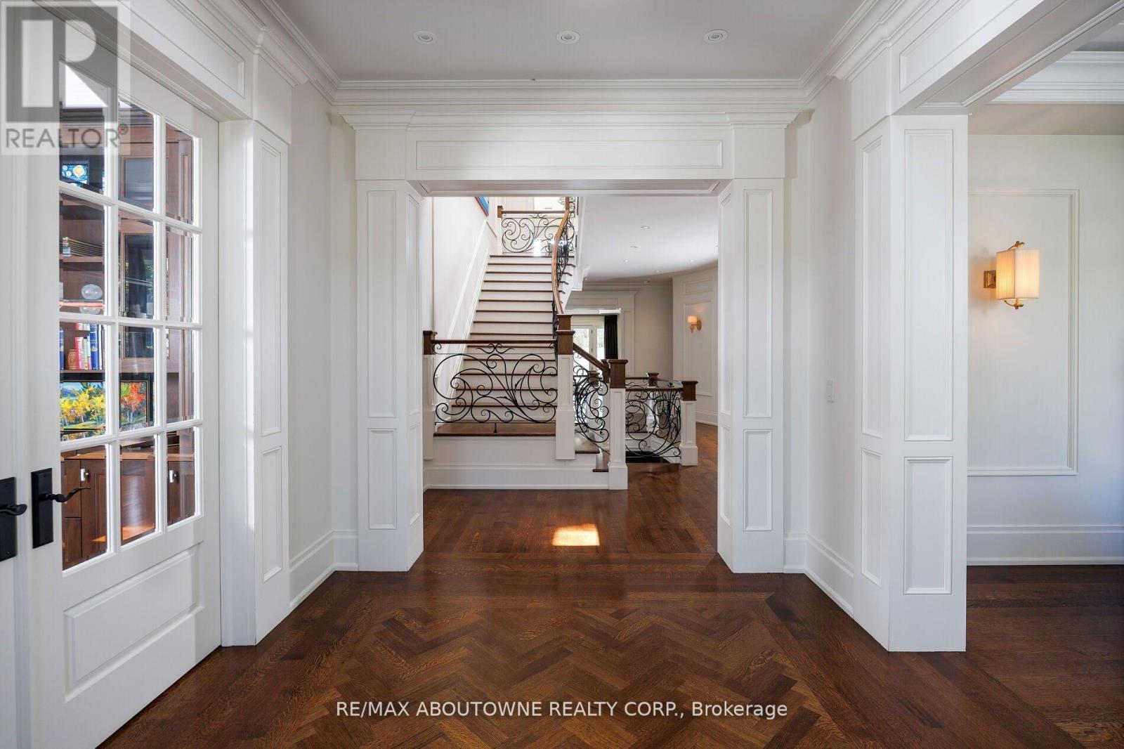 64 Brentwood Road, Oakville, Ontario  L6J 4B6 - Photo 8 - W12407363