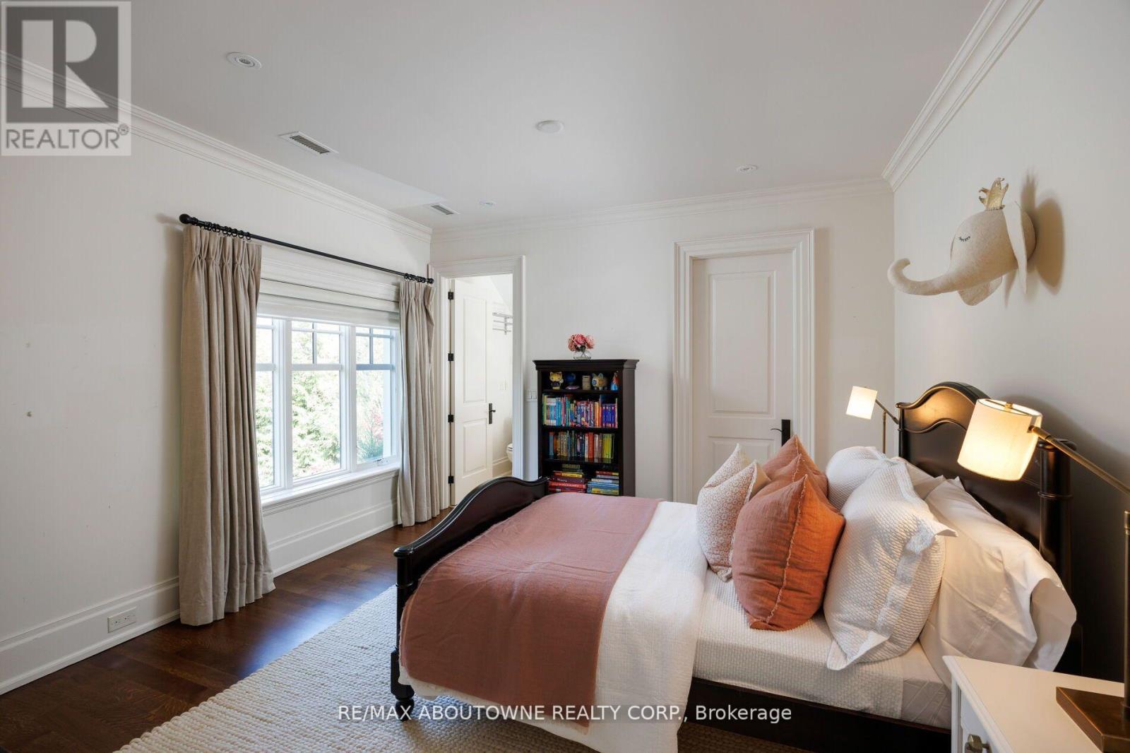 64 Brentwood Road, Oakville, Ontario  L6J 4B6 - Photo 25 - W12407363