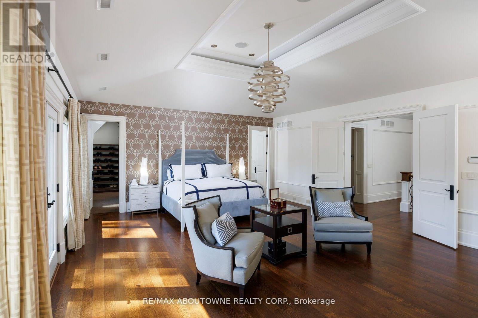 64 Brentwood Road, Oakville, Ontario  L6J 4B6 - Photo 19 - W12407363