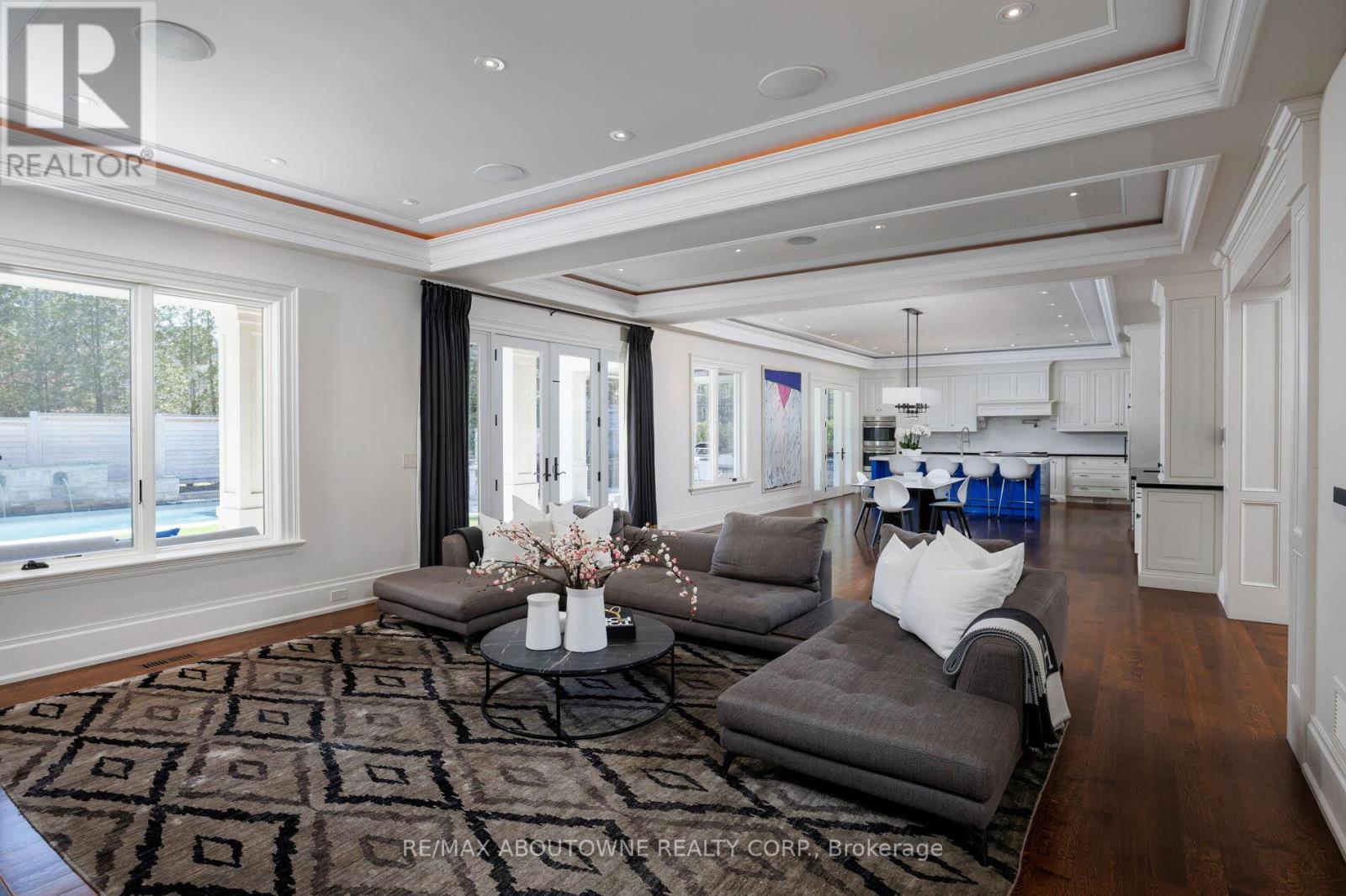 64 Brentwood Road, Oakville, Ontario  L6J 4B6 - Photo 12 - W12407363