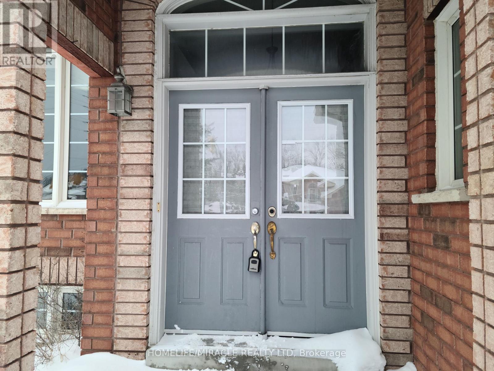 260 Stanley Street, Barrie, Ontario  L4M 6Y2 - Photo 2 - S12666506