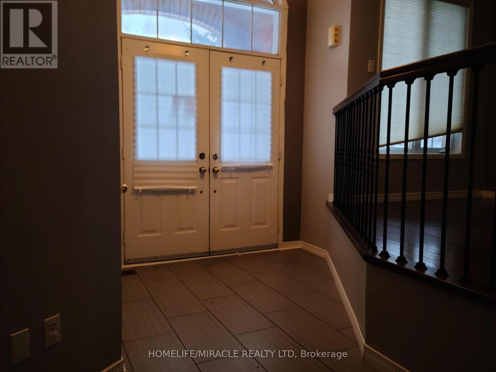 260 Stanley Street, Barrie, Ontario  L4M 6Y2 - Photo 3 - S12666506