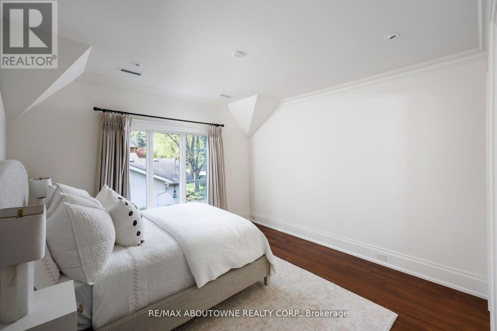 64 Brentwood Road, Oakville, Ontario  L6J 4B6 - Photo 27 - W12407363