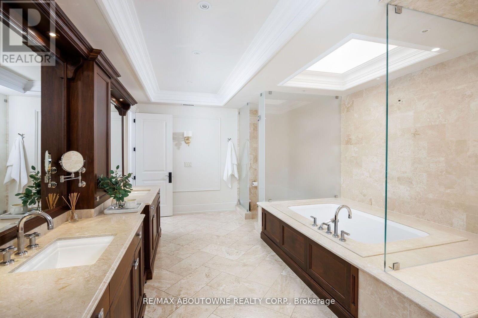 64 Brentwood Road, Oakville, Ontario  L6J 4B6 - Photo 21 - W12407363