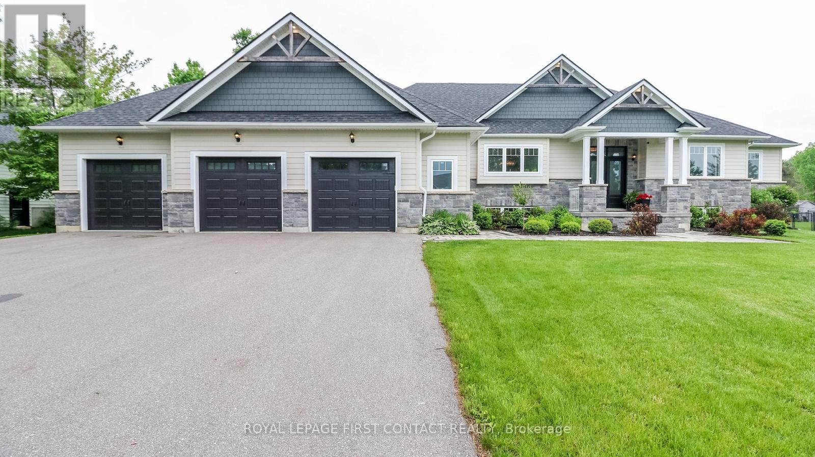 2066 Elana Drive, Severn (Marchmont), Ontario  L3V 0C2 - Photo 1 - S12671826