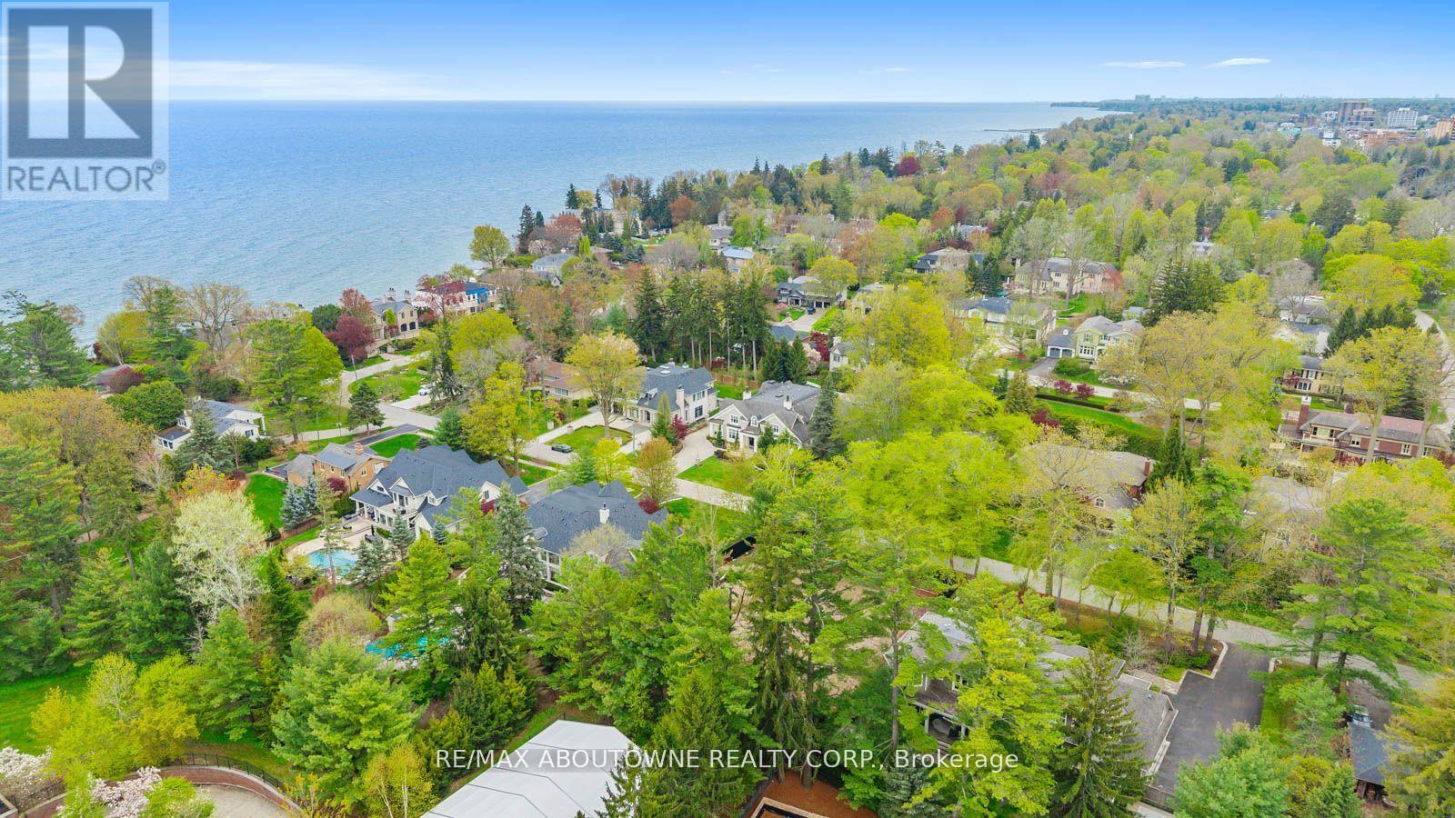 64 Brentwood Road, Oakville, Ontario  L6J 4B6 - Photo 46 - W12407363