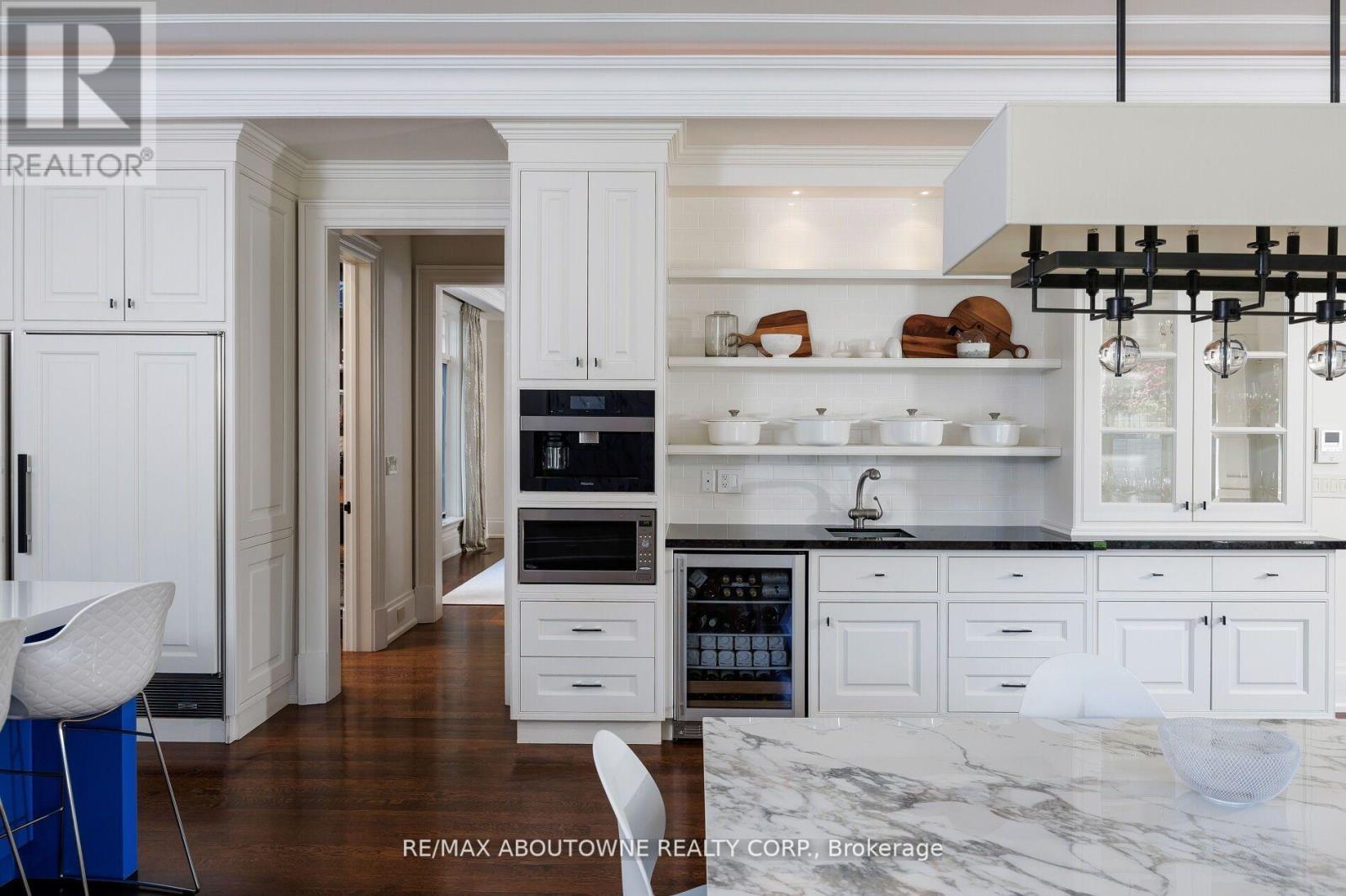 64 Brentwood Road, Oakville, Ontario  L6J 4B6 - Photo 14 - W12407363