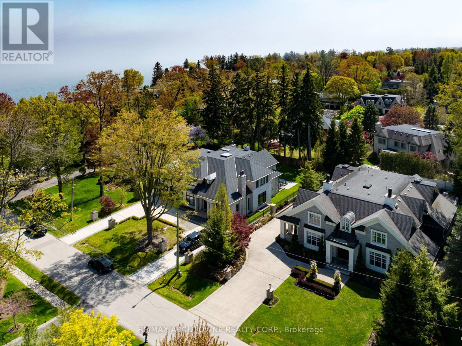 64 Brentwood Road, Oakville, Ontario  L6J 4B6 - Photo 47 - W12407363