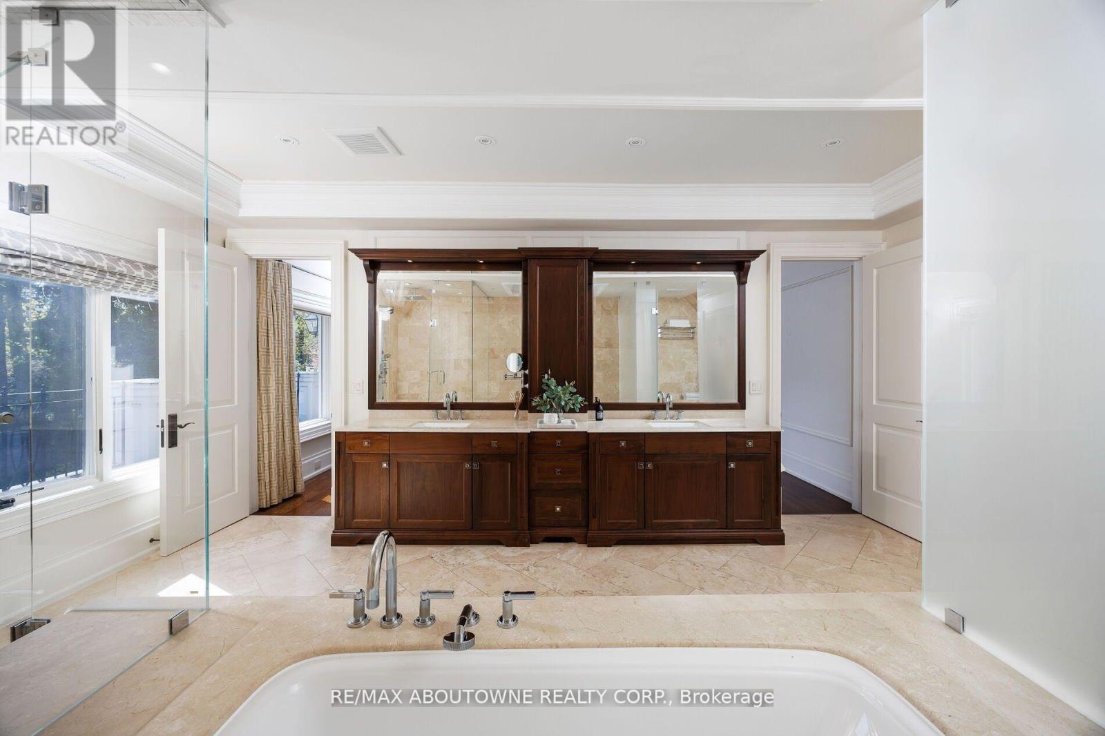 64 Brentwood Road, Oakville, Ontario  L6J 4B6 - Photo 23 - W12407363