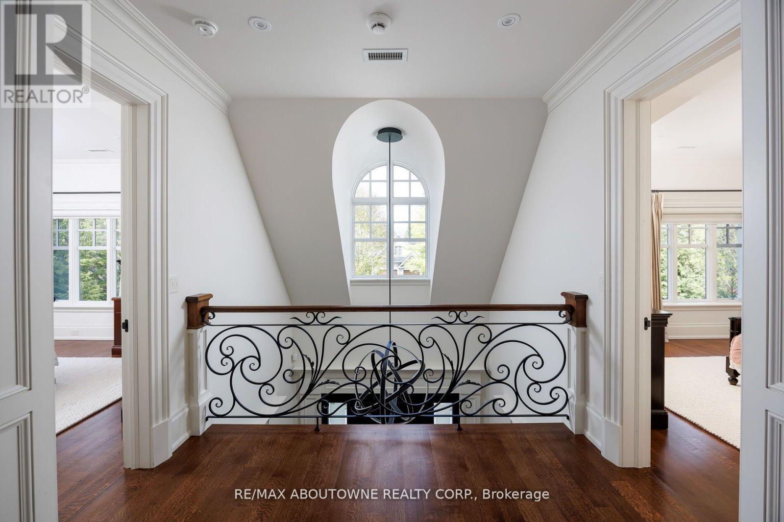 64 Brentwood Road, Oakville, Ontario  L6J 4B6 - Photo 24 - W12407363