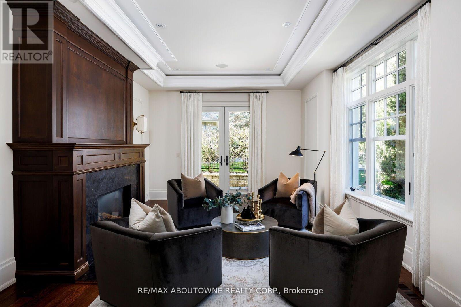 64 Brentwood Road, Oakville, Ontario  L6J 4B6 - Photo 7 - W12407363