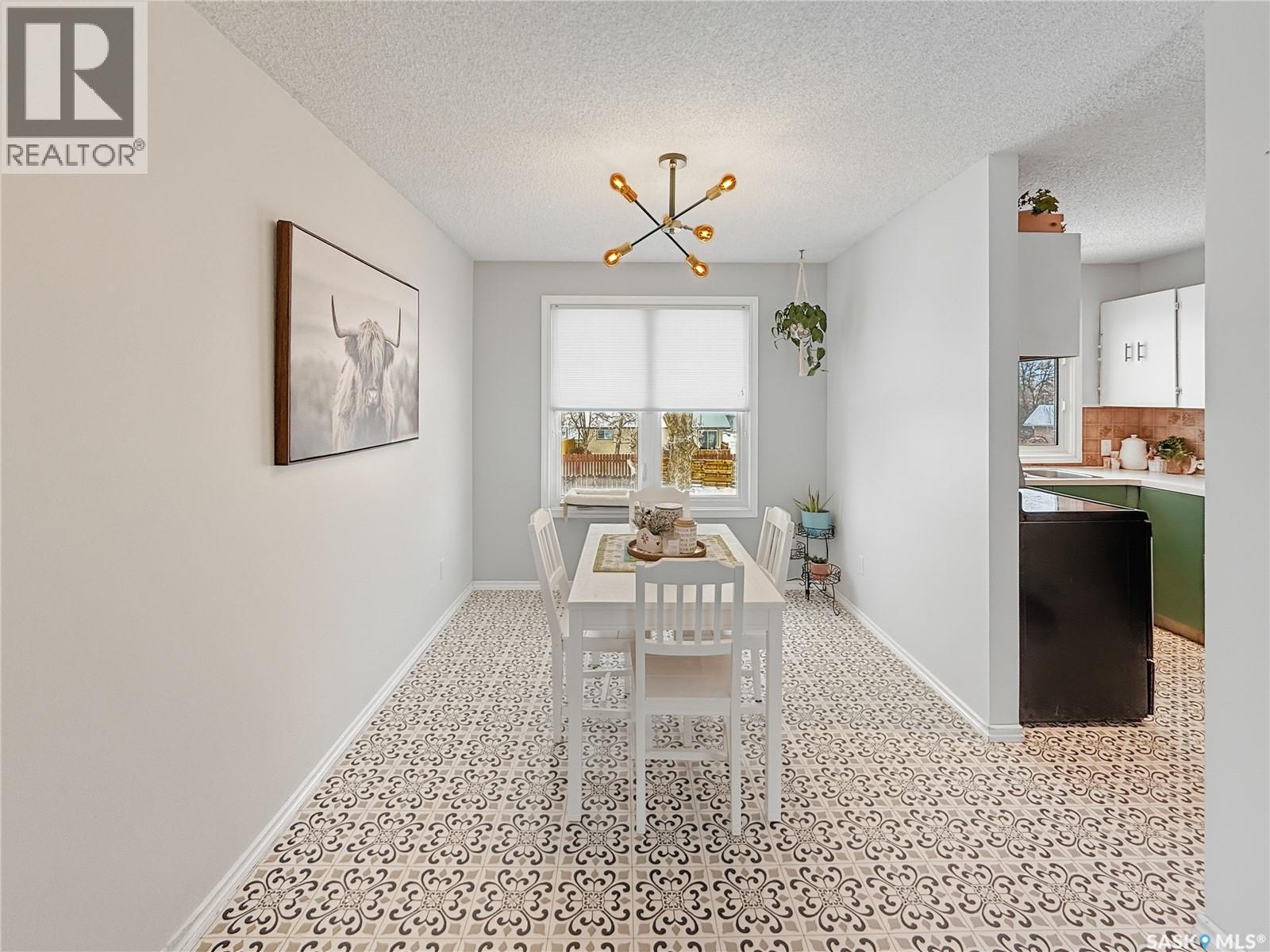 413 Hayes Drive, Swift Current, Saskatchewan  S9H 4H2 - Photo 5 - SK026257