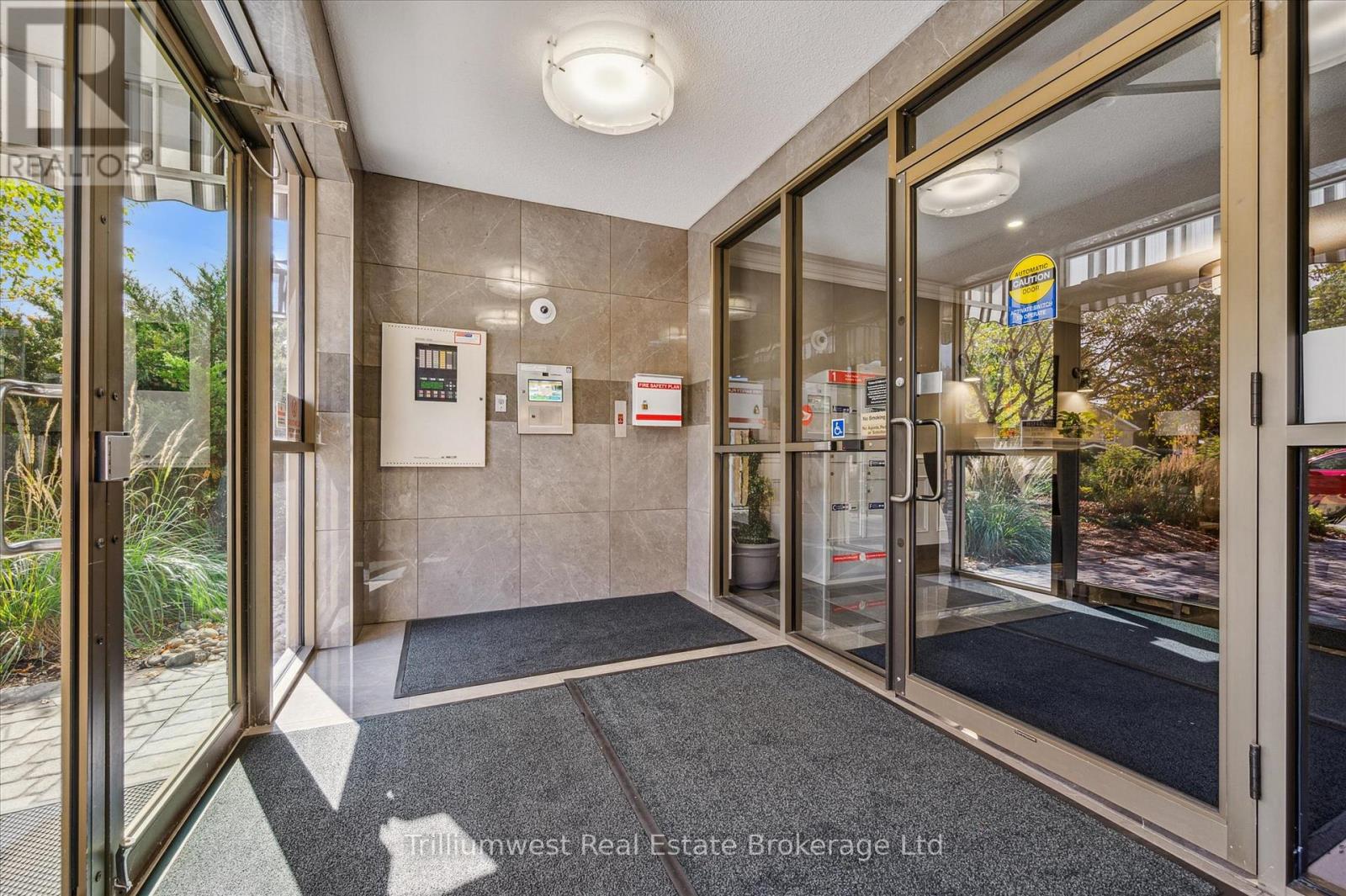 304 - 60 Wyndham Street S, Guelph, Ontario  N1E 7H7 - Photo 8 - X12432048