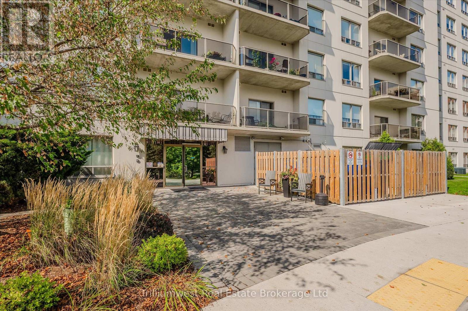 304 - 60 Wyndham Street S, Guelph, Ontario  N1E 7H7 - Photo 6 - X12432048