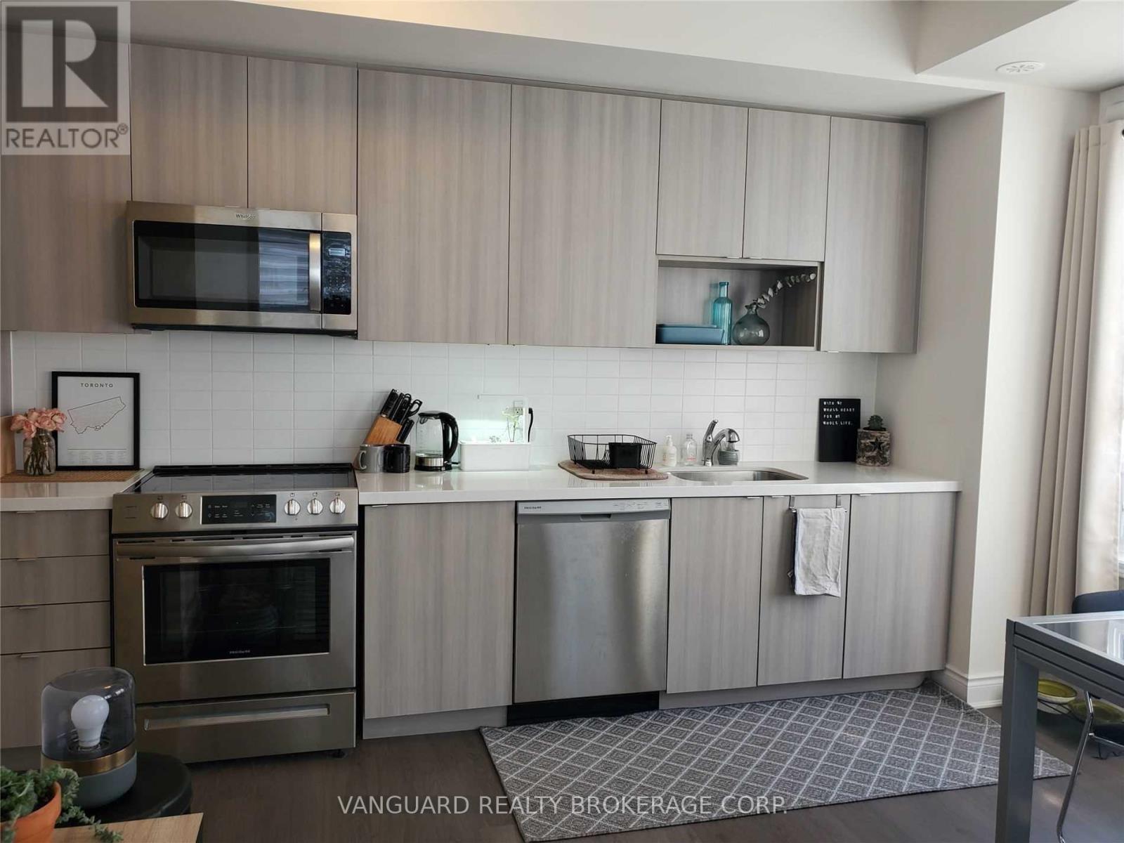 311 - 1110 Briar Hill Avenue, Toronto, Ontario  M6B 1M7 - Photo 5 - W12666310