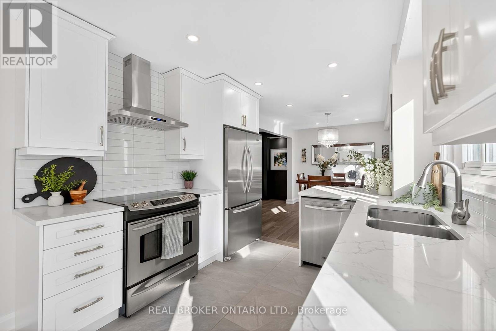 10 Essex Place, Brampton, Ontario  L6T 2A6 - Photo 14 - W12666362