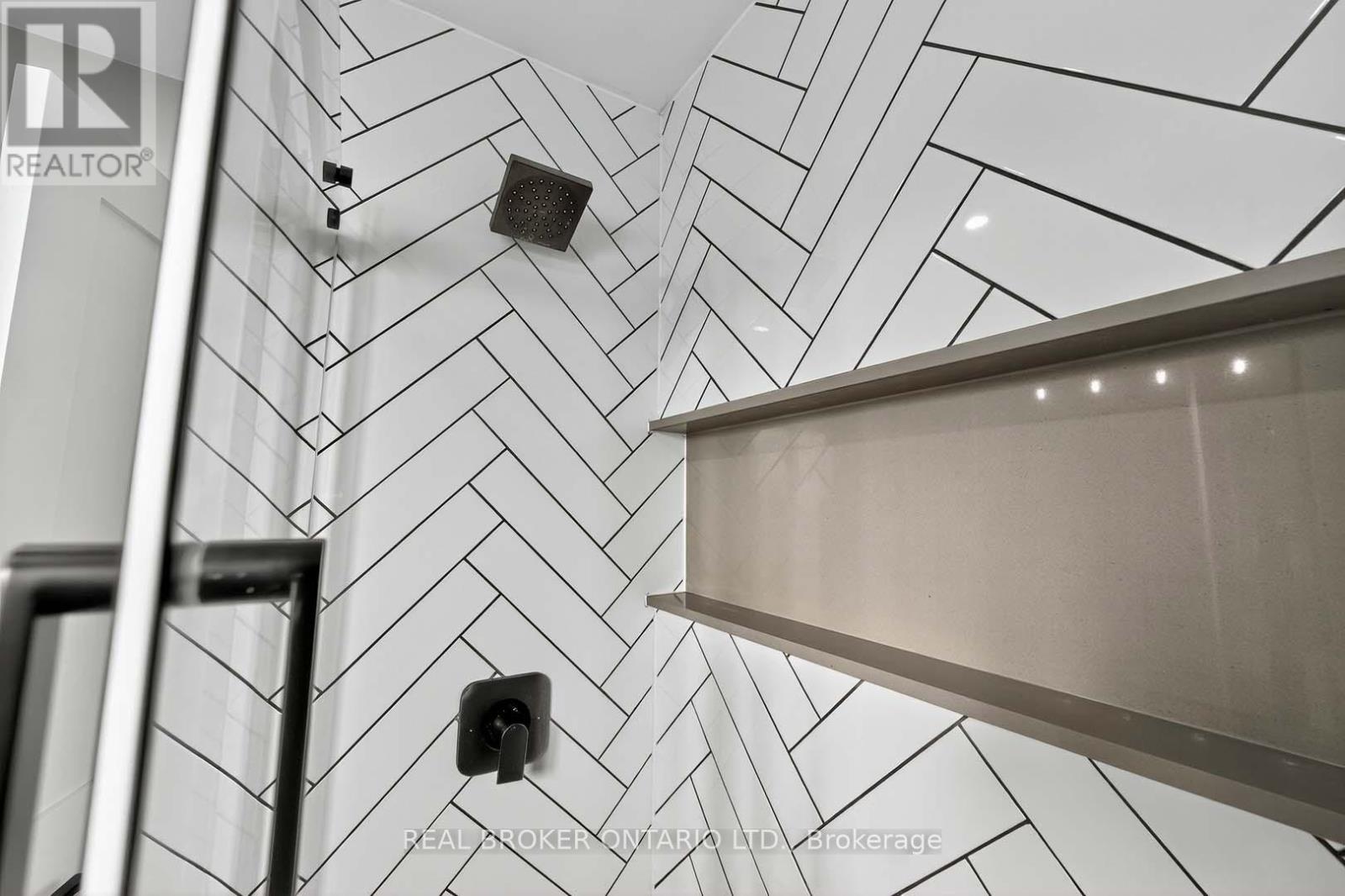 10 Essex Place, Brampton, Ontario  L6T 2A6 - Photo 30 - W12666362