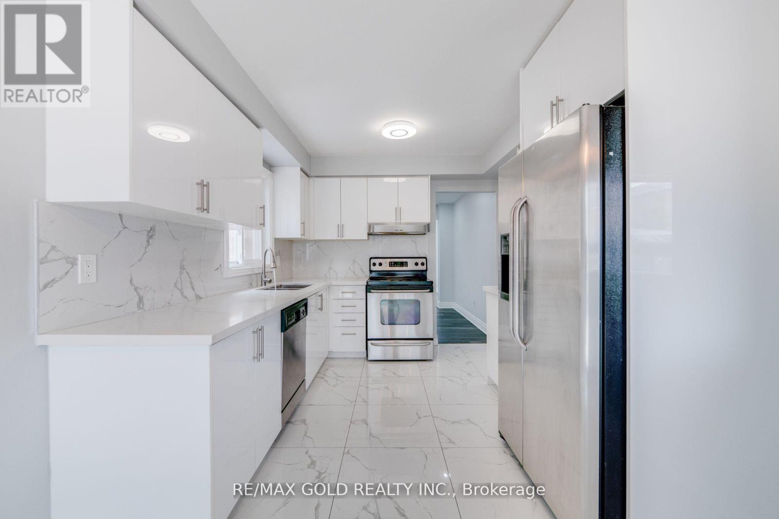 34 Meadowlark Drive, Brampton, Ontario  L6Y 4A7 - Photo 10 - W12666440