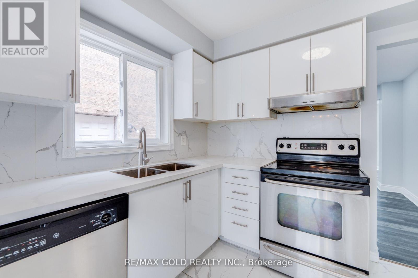 34 Meadowlark Drive, Brampton, Ontario  L6Y 4A7 - Photo 11 - W12666440