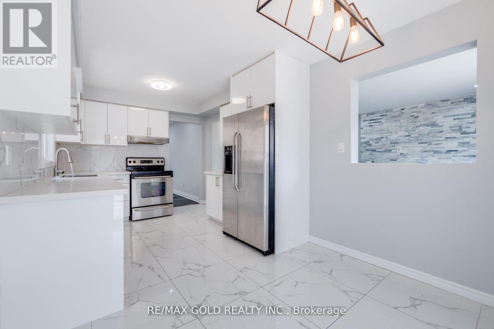 34 Meadowlark Drive, Brampton, Ontario  L6Y 4A7 - Photo 13 - W12666440