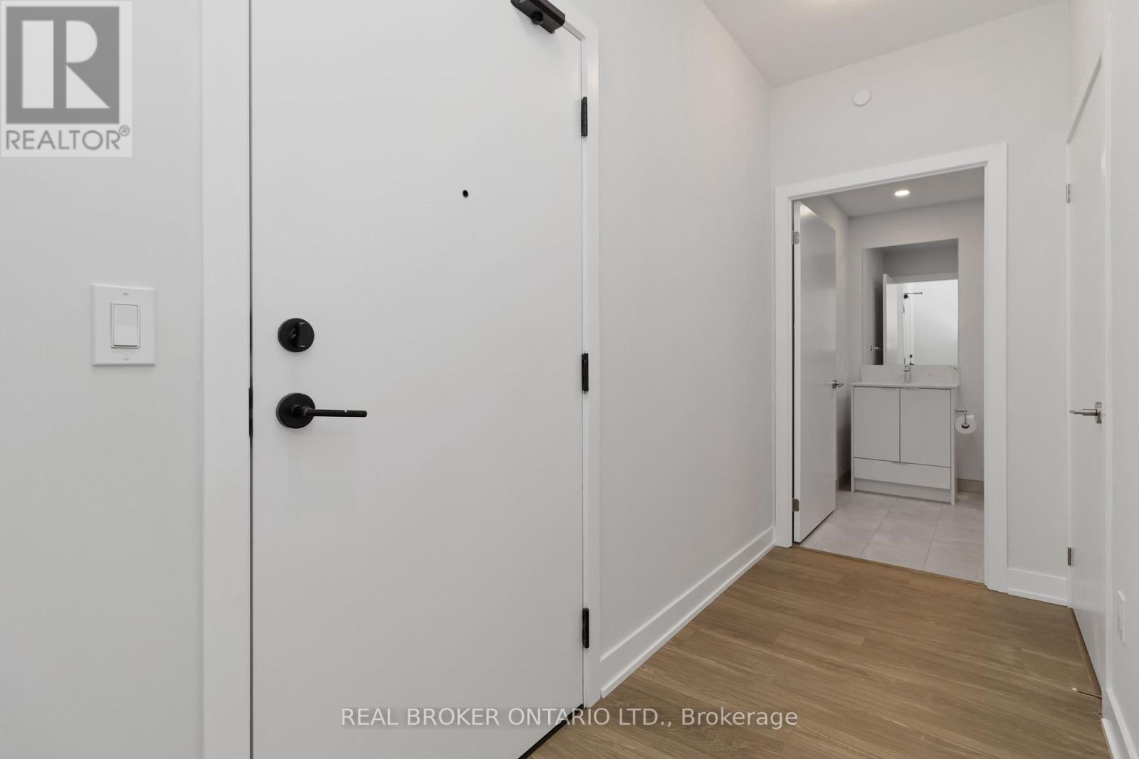 710 - 430 Square One Drive, Mississauga, Ontario  L5B 0L6 - Photo 2 - W12666460