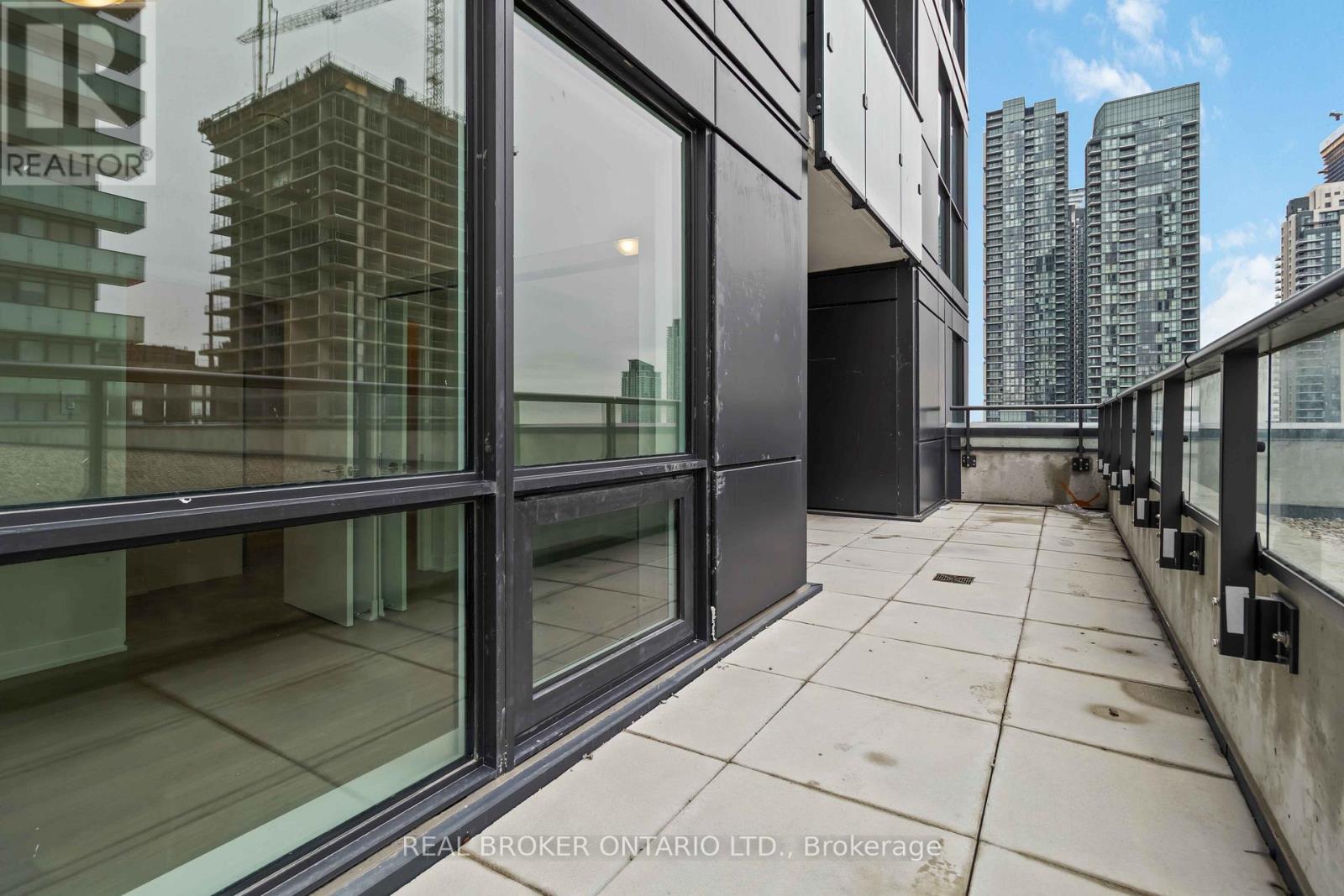 710 - 430 Square One Drive, Mississauga, Ontario  L5B 0L6 - Photo 22 - W12666460