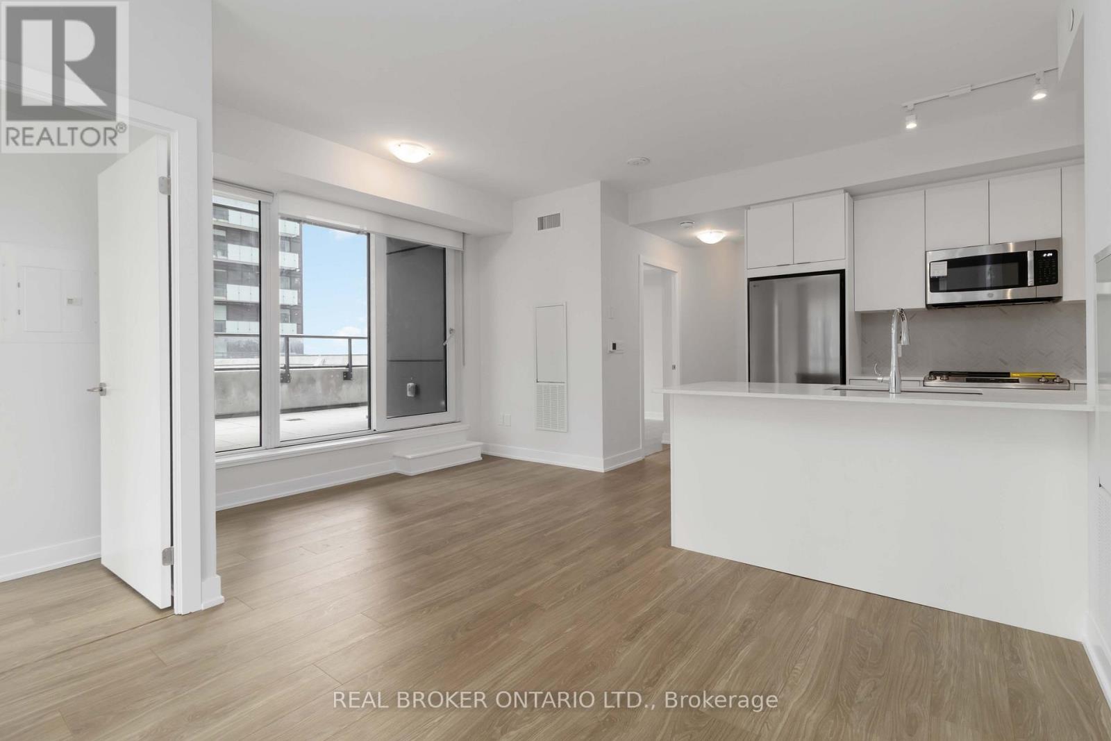 710 - 430 Square One Drive, Mississauga, Ontario  L5B 0L6 - Photo 4 - W12666460