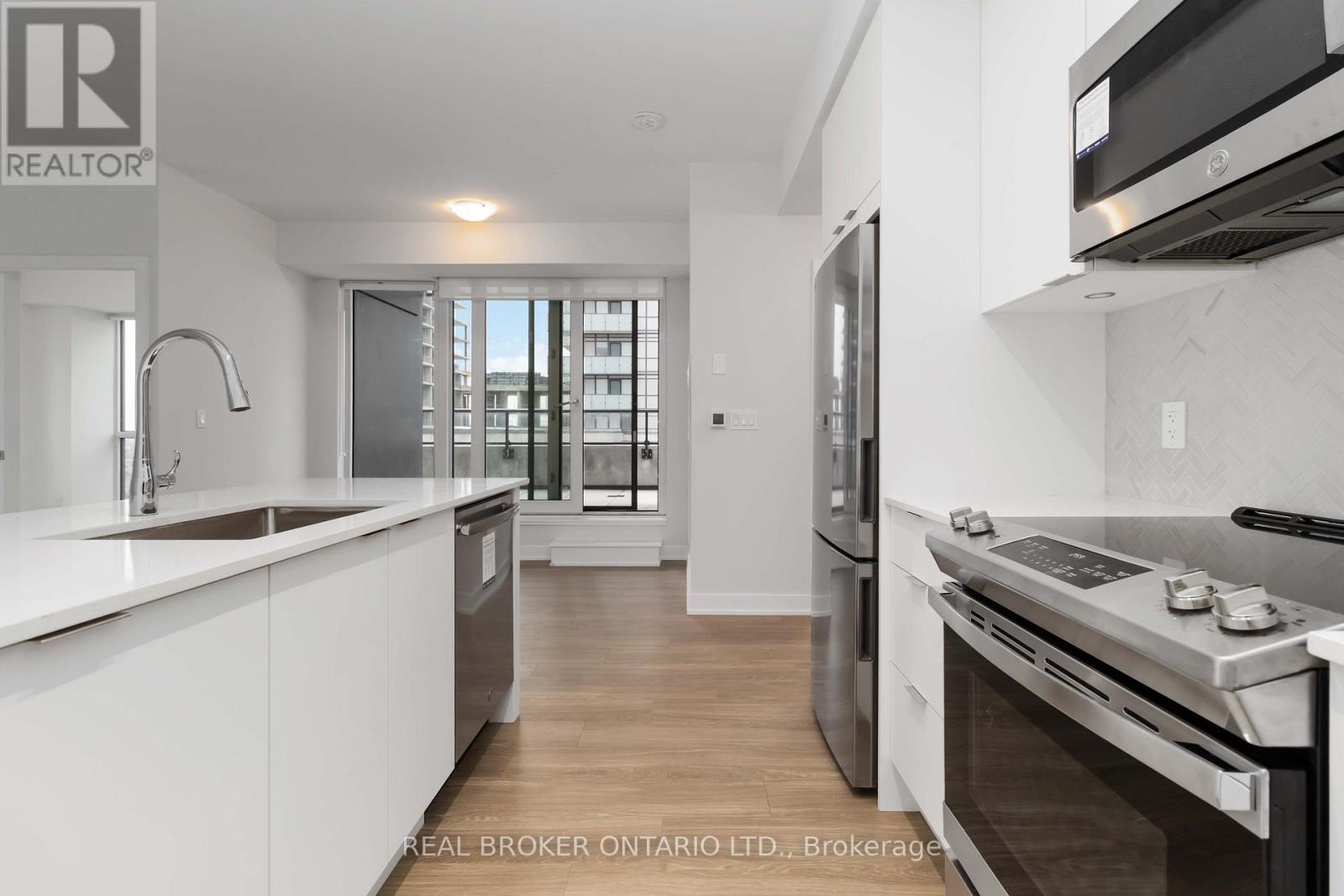 710 - 430 Square One Drive, Mississauga, Ontario  L5B 0L6 - Photo 5 - W12666460