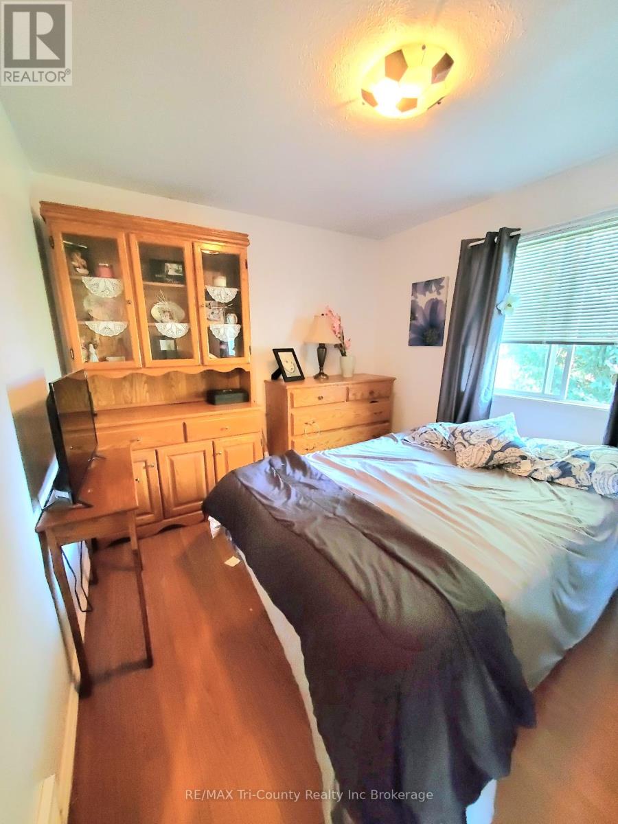 5 Rosemarie Boulevard, Norfolk, Ontario  N4B 2W4 - Photo 11 - X12449979