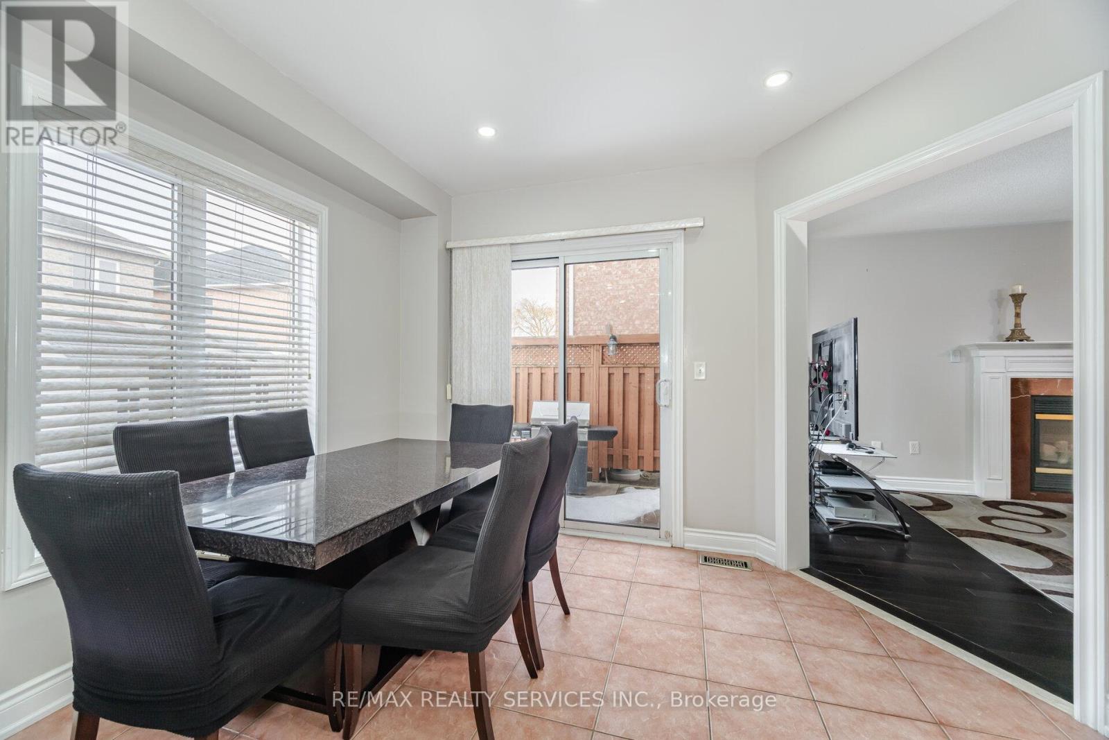 39 Rattlesnake Road, Brampton, Ontario  L6R 3B9 - Photo 15 - W12671636