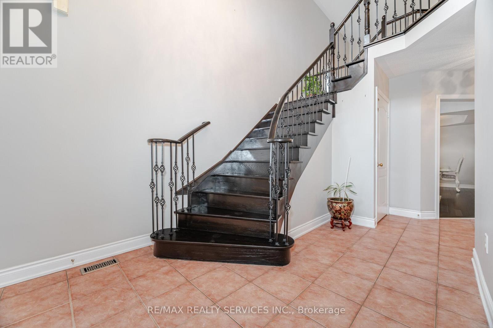 39 Rattlesnake Road, Brampton, Ontario  L6R 3B9 - Photo 22 - W12671636