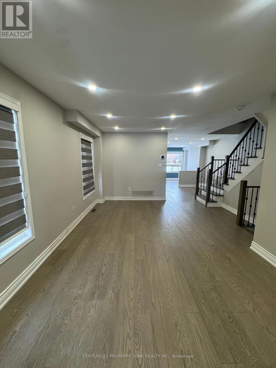 7695 Doverwood Drive, Mississauga, Ontario  L5N 8J1 - Photo 3 - W12671686