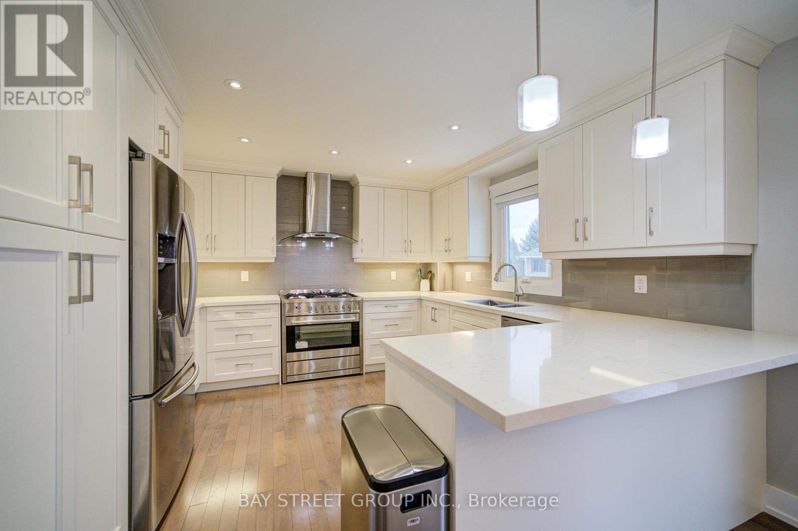 1271 Greenwood Crescent, Oakville, Ontario  L6J 6W3 - Photo 10 - W12671718