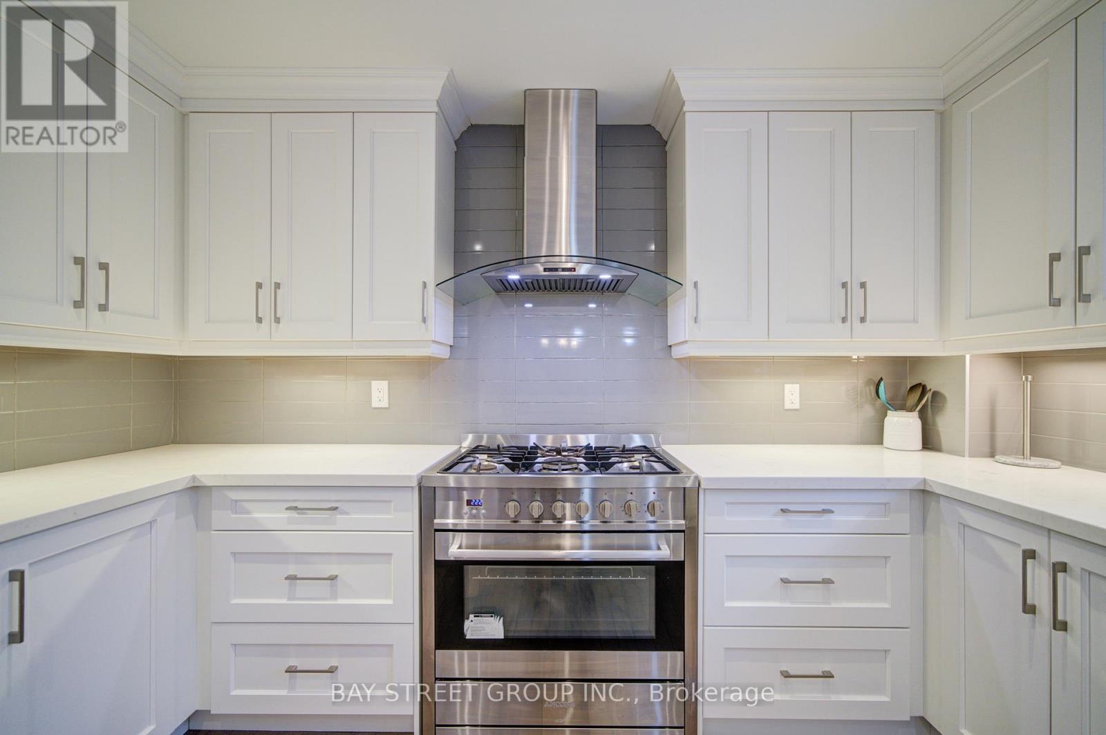 1271 Greenwood Crescent, Oakville, Ontario  L6J 6W3 - Photo 11 - W12671718