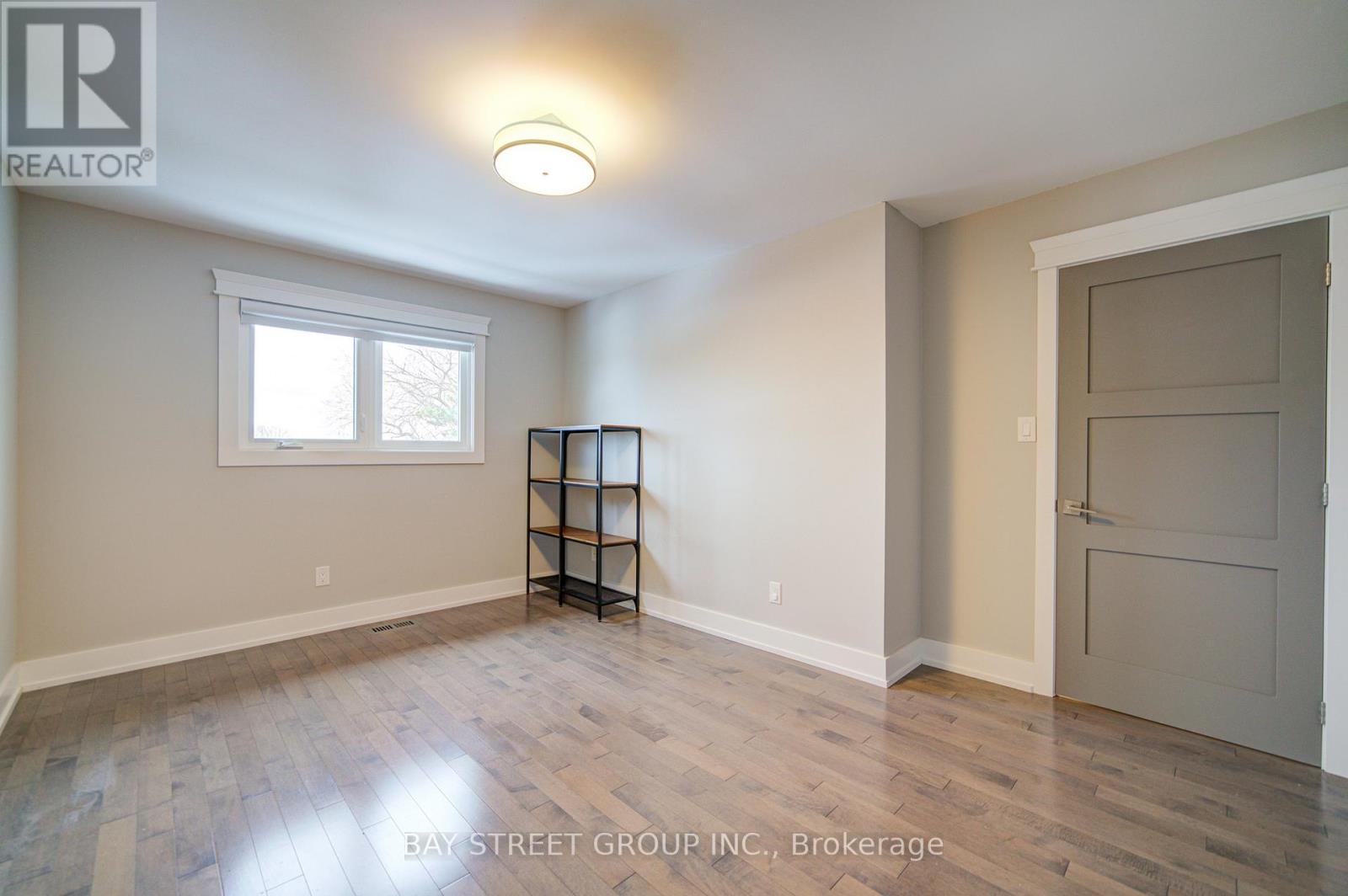 1271 Greenwood Crescent, Oakville, Ontario  L6J 6W3 - Photo 23 - W12671718