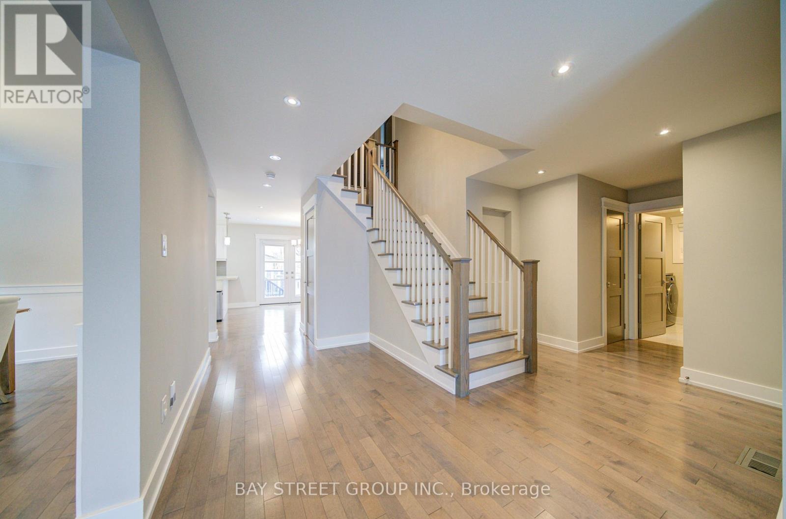 1271 Greenwood Crescent, Oakville, Ontario  L6J 6W3 - Photo 3 - W12671718