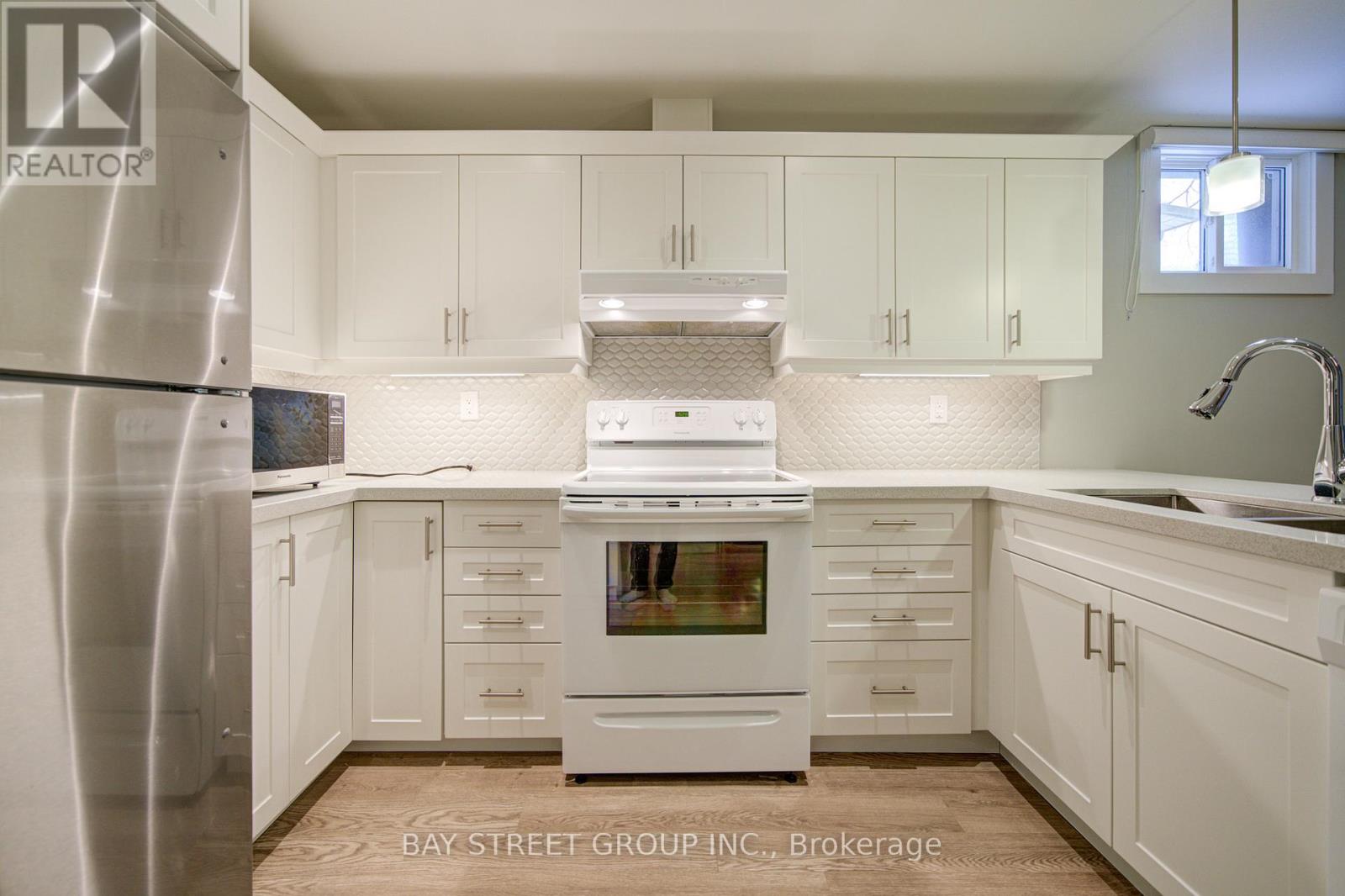 1271 Greenwood Crescent, Oakville, Ontario  L6J 6W3 - Photo 30 - W12671718