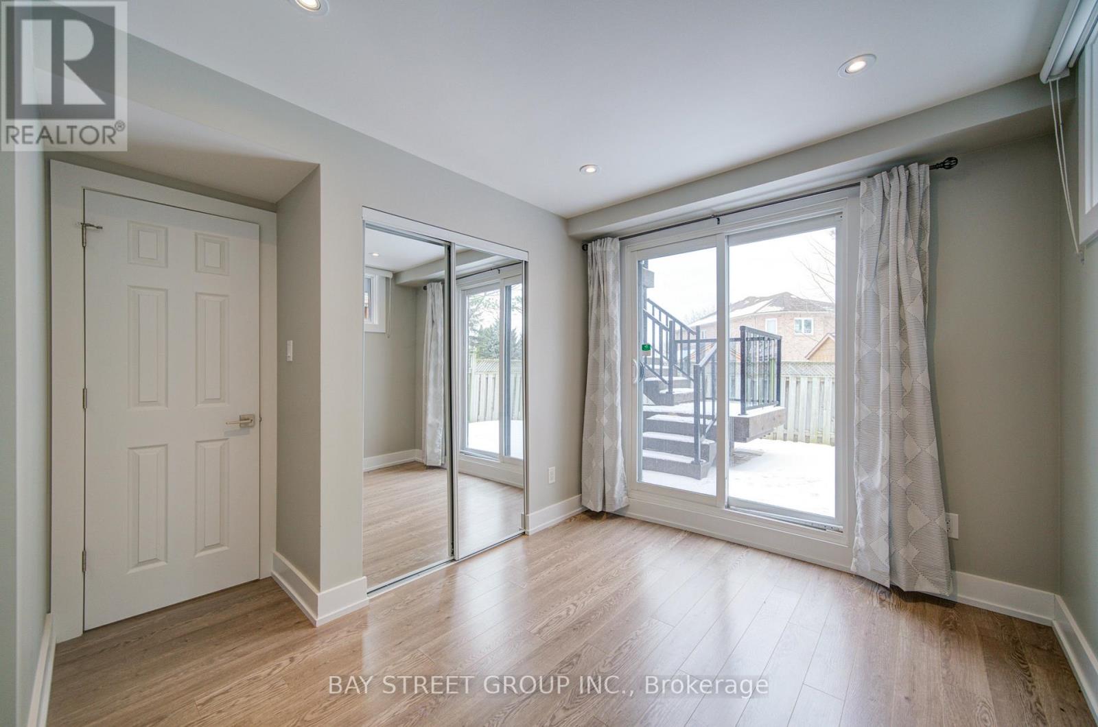 1271 Greenwood Crescent, Oakville, Ontario  L6J 6W3 - Photo 33 - W12671718