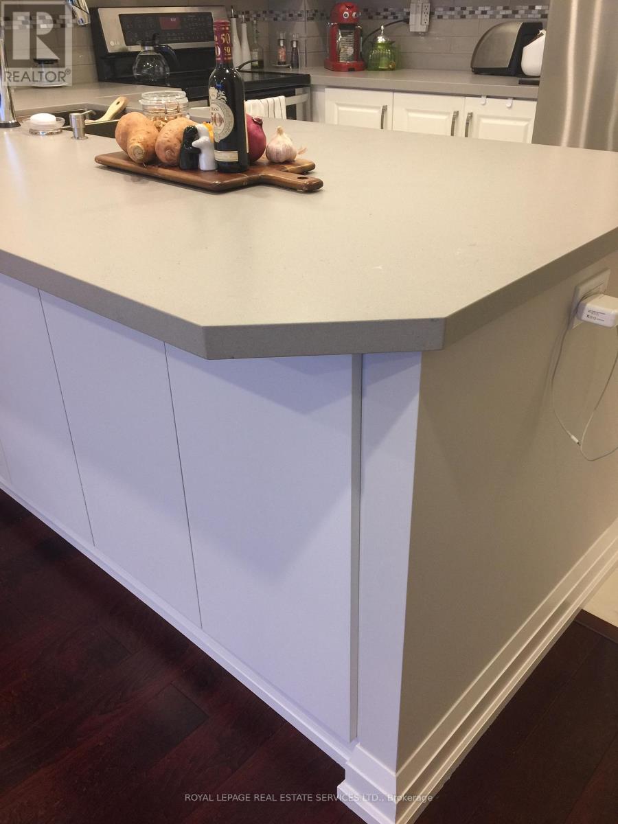 910 - 2267 Lake Shore Boulevard W, Toronto, Ontario  M8V 3X2 - Photo 4 - W12671730