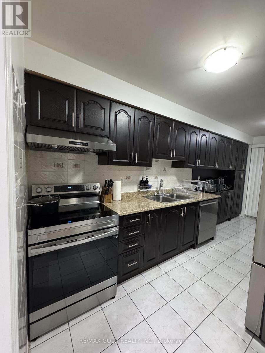 148 Sahara Trail, Brampton, Ontario  L6R 1P6 - Photo 5 - W12671754