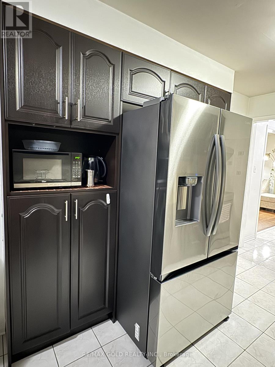 148 Sahara Trail, Brampton, Ontario  L6R 1P6 - Photo 6 - W12671754